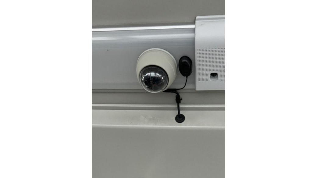 バス中扉カメラの写真